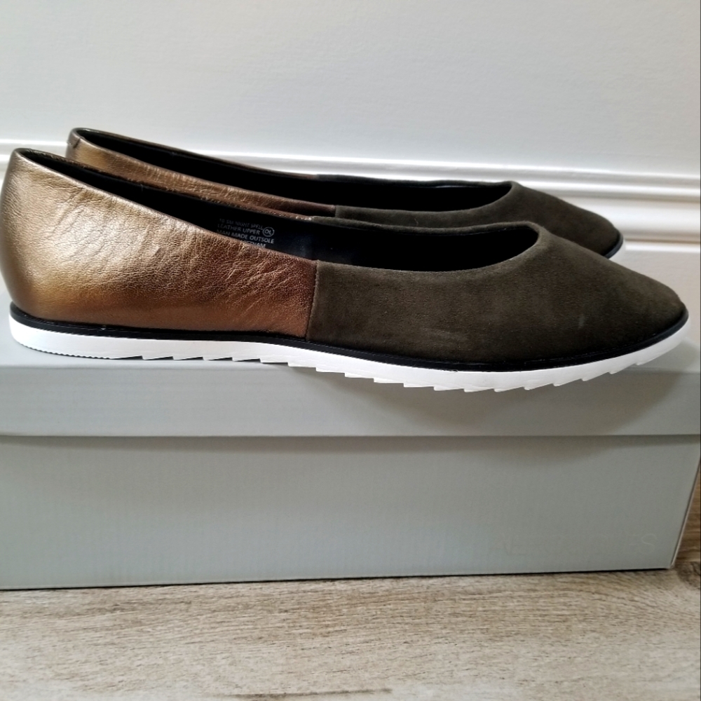 NEW IN BOX!  Olive green leather and suede flats